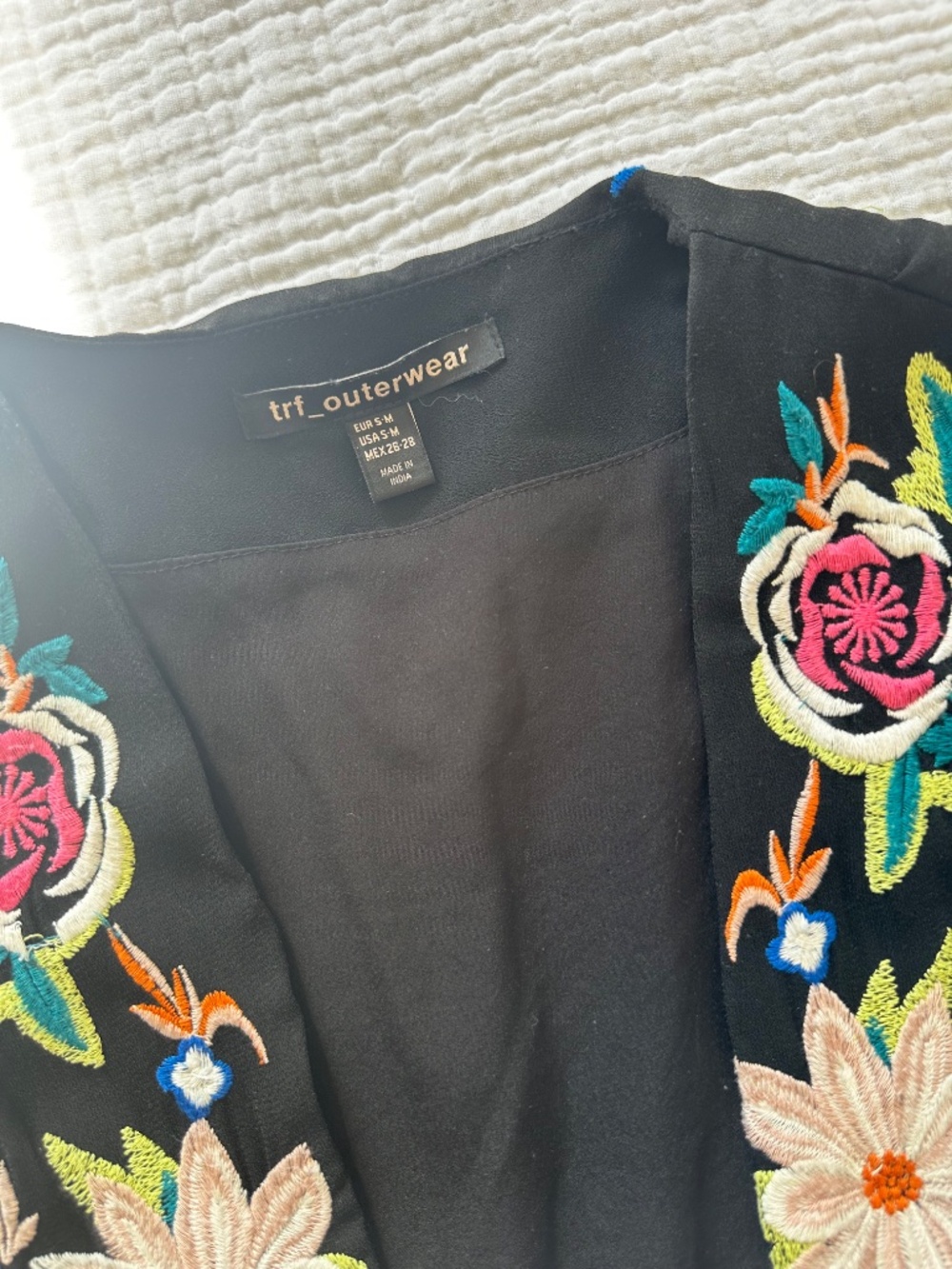 Black kimono with embroidery View 4